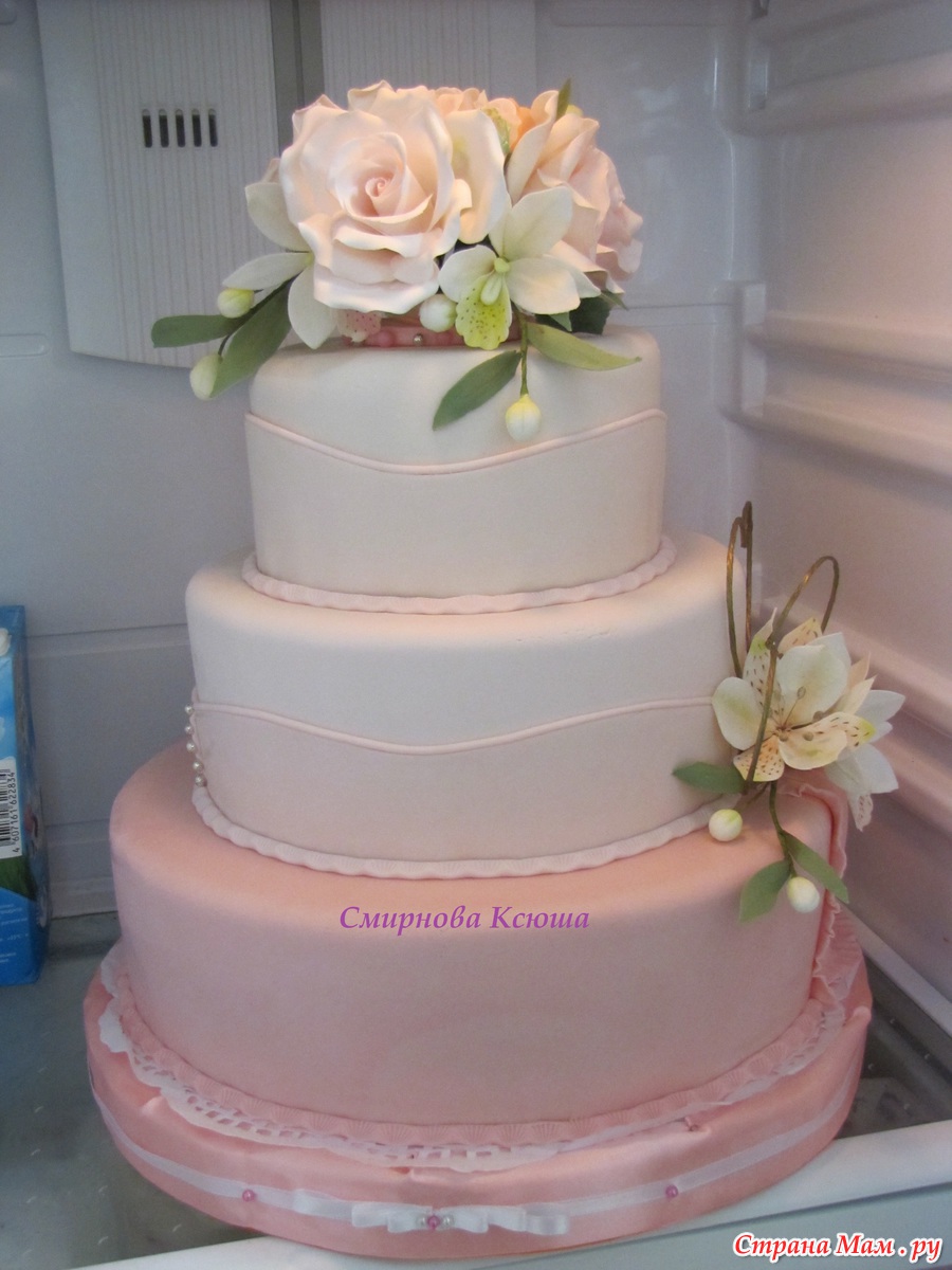 свадебный торт в персиковом цвете фото