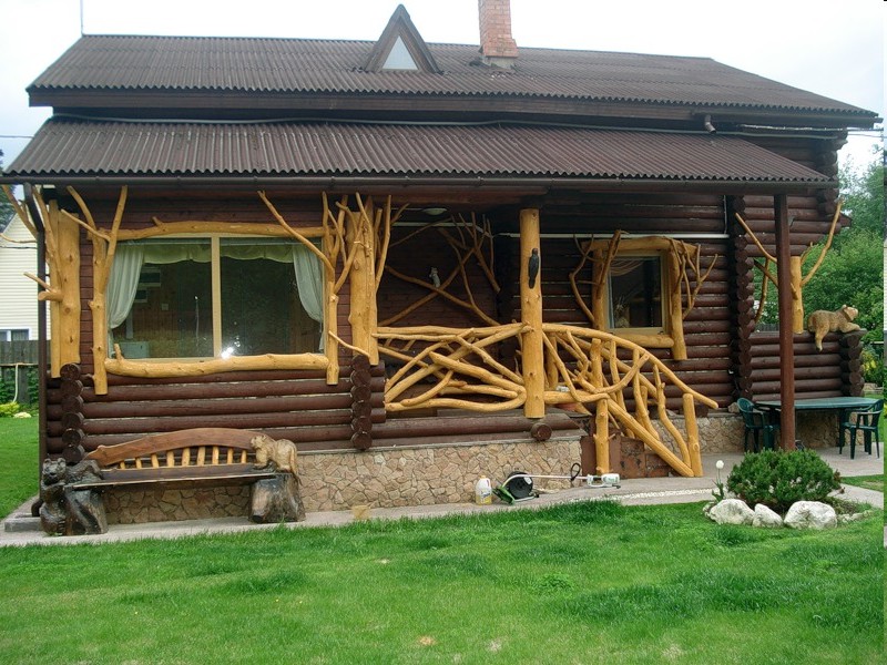 резное крыльцо деревянного дома фото